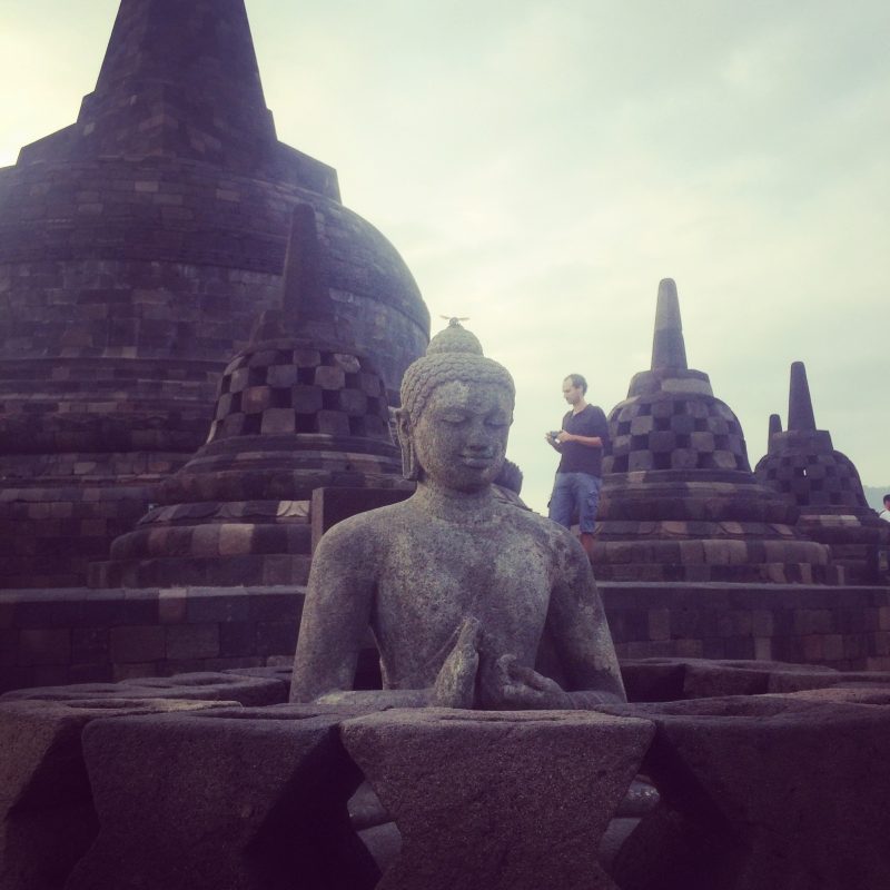Statut de Buddha à Borobudur Statut de Buddha à Borobudur