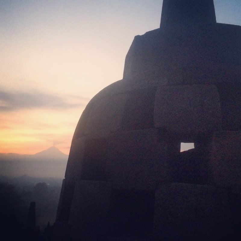 Lever du soleil à Borobudur