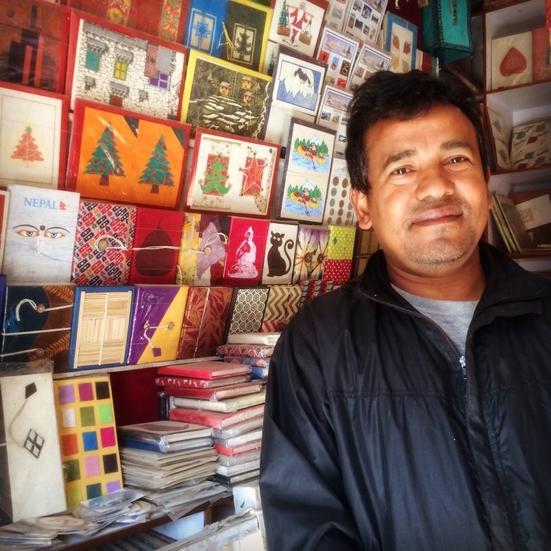 Sympathique vendeur de cartes, Bhaktapur